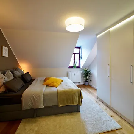 Edler Wohnraum Noble Stadtoase Mit Boxspringbett, Kaffeevollautomat & Parkplatz Zwickau Exterior photo