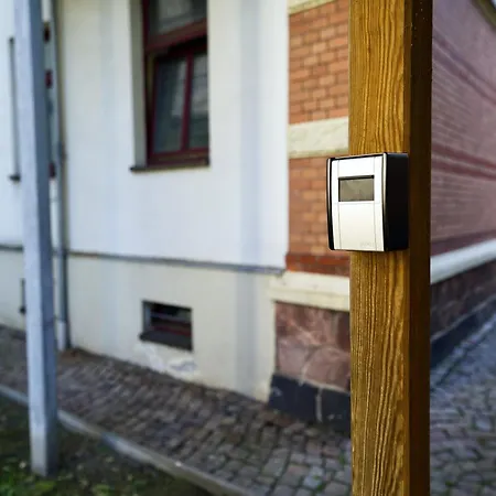 Edler Wohnraum Noble Stadtoase Mit Boxspringbett, Kaffeevollautomat & Parkplatz Zwickau Exterior photo