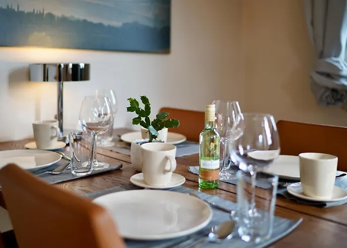 Edler Wohnraum Noble Stadtoase Mit Boxspringbett, Kaffeevollautomat & Parkplatz