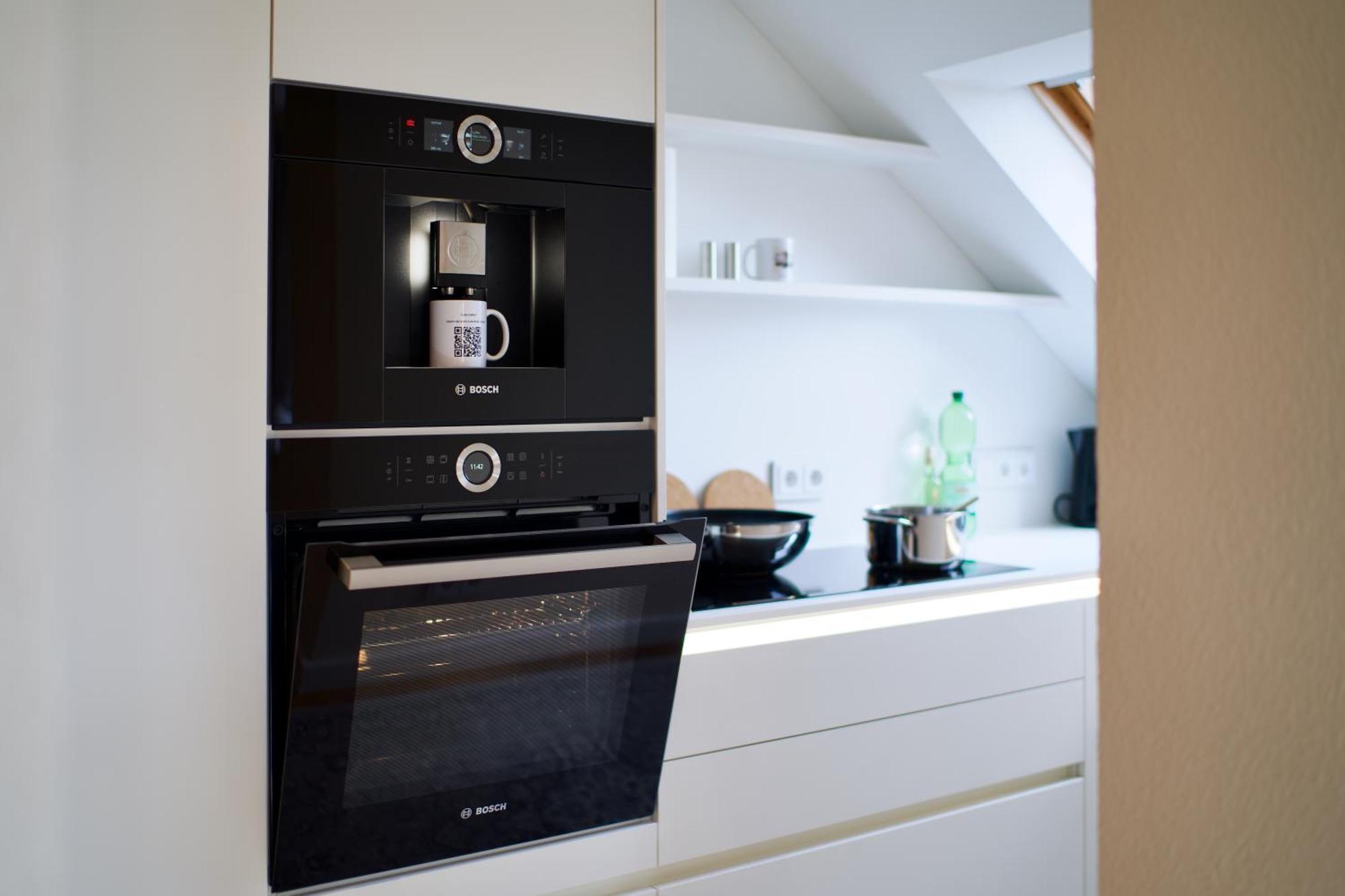Edler Wohnraum Noble Stadtoase Mit Boxspringbett, Kaffeevollautomat & Parkplatz