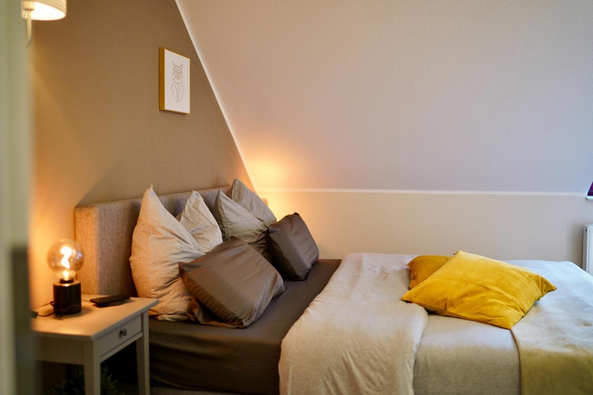 Edler Wohnraum Noble Stadtoase Mit Boxspringbett, Kaffeevollautomat & Parkplatz Apartment