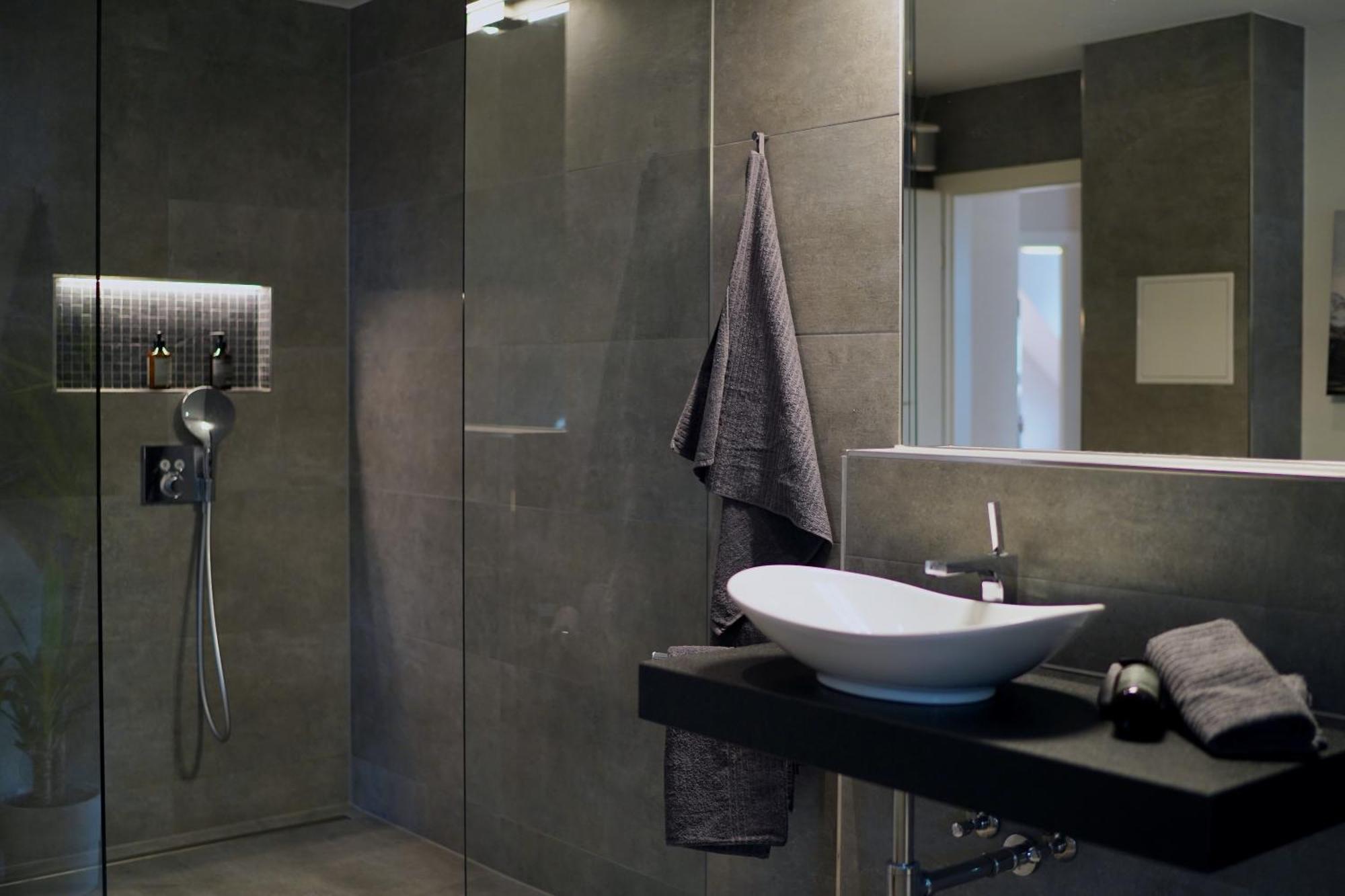 Edler Wohnraum Noble Stadtoase Mit Boxspringbett, Kaffeevollautomat & Parkplatz Apartment Zwickau