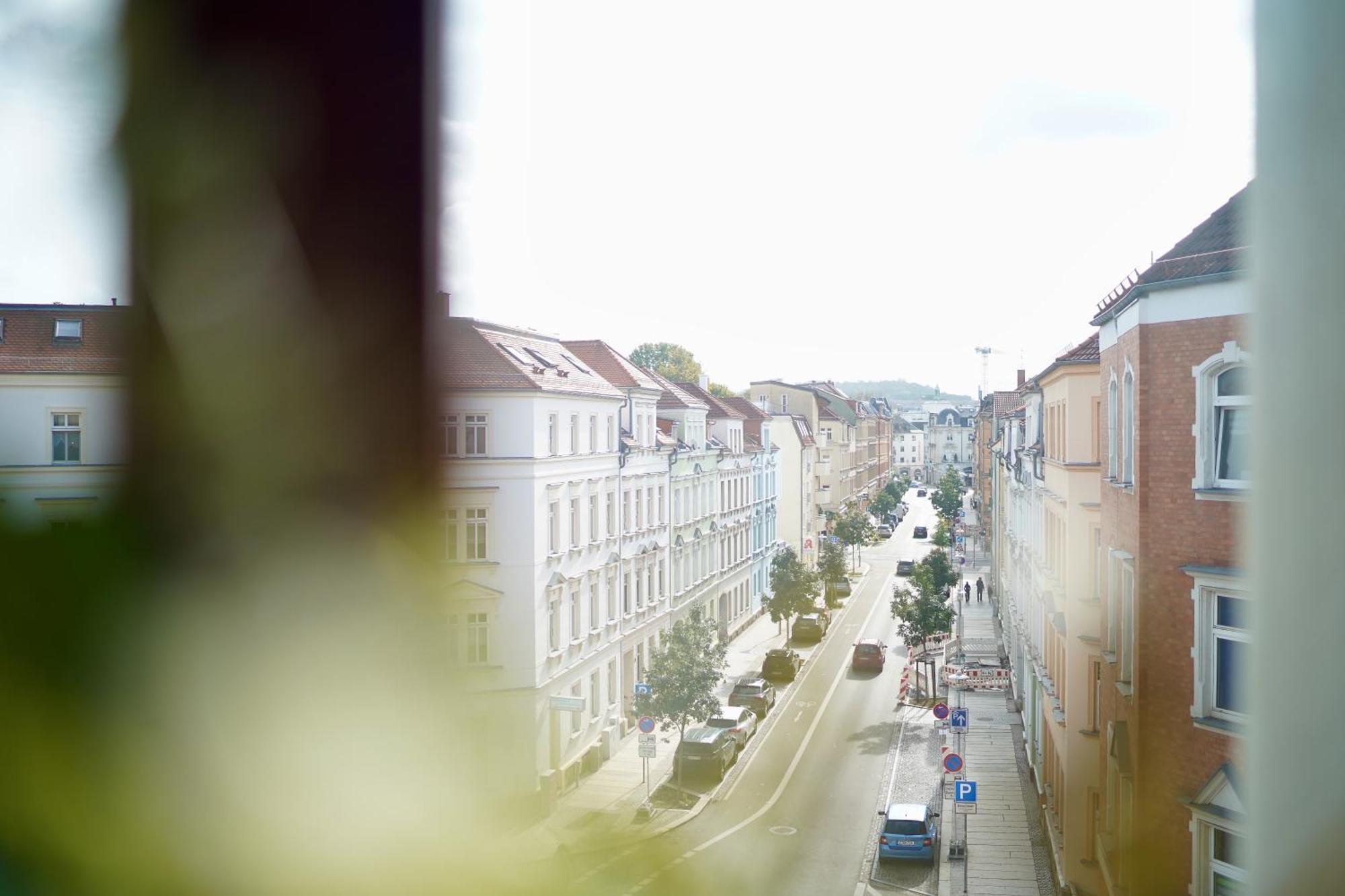 Edler Wohnraum Noble Stadtoase Mit Boxspringbett, Kaffeevollautomat & Parkplatz Zwickau