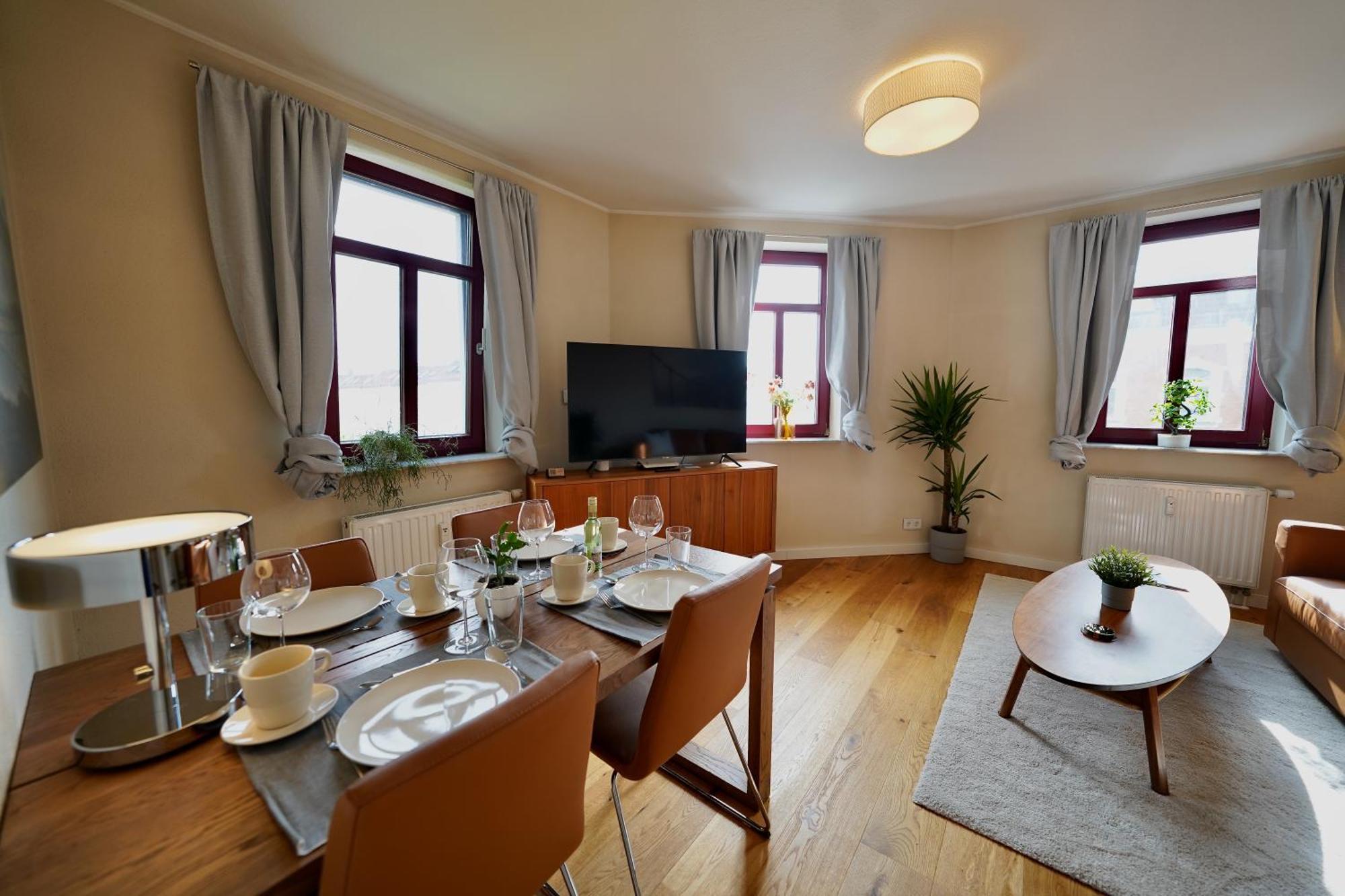 Edler Wohnraum Noble Stadtoase Mit Boxspringbett, Kaffeevollautomat & Parkplatz * Zwickau